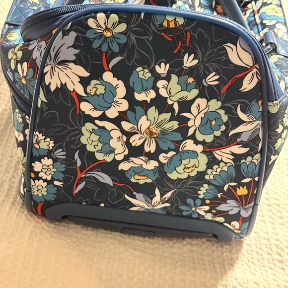Vera Bradley Travel Bag - Picture 4 of 6
